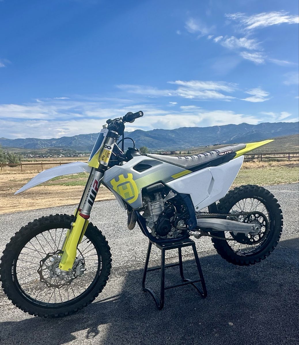2024 Husqvarna FC350 Dirt Bike - 32.5 Hours, Rekluse Clutch, Guts Seat, Excellent Condition