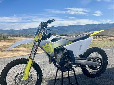 2024 Husqvarna FC350 Dirt Bike - 32.5 Hours, Rekluse Clutch, Guts Seat, Excellent Condition