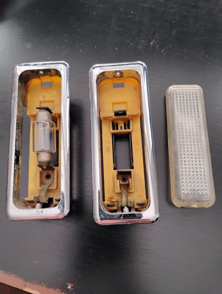 Jeep Comanche side pillar cab lights (Dome lights)
