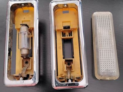 Jeep Comanche side pillar cab lights (Dome lights)