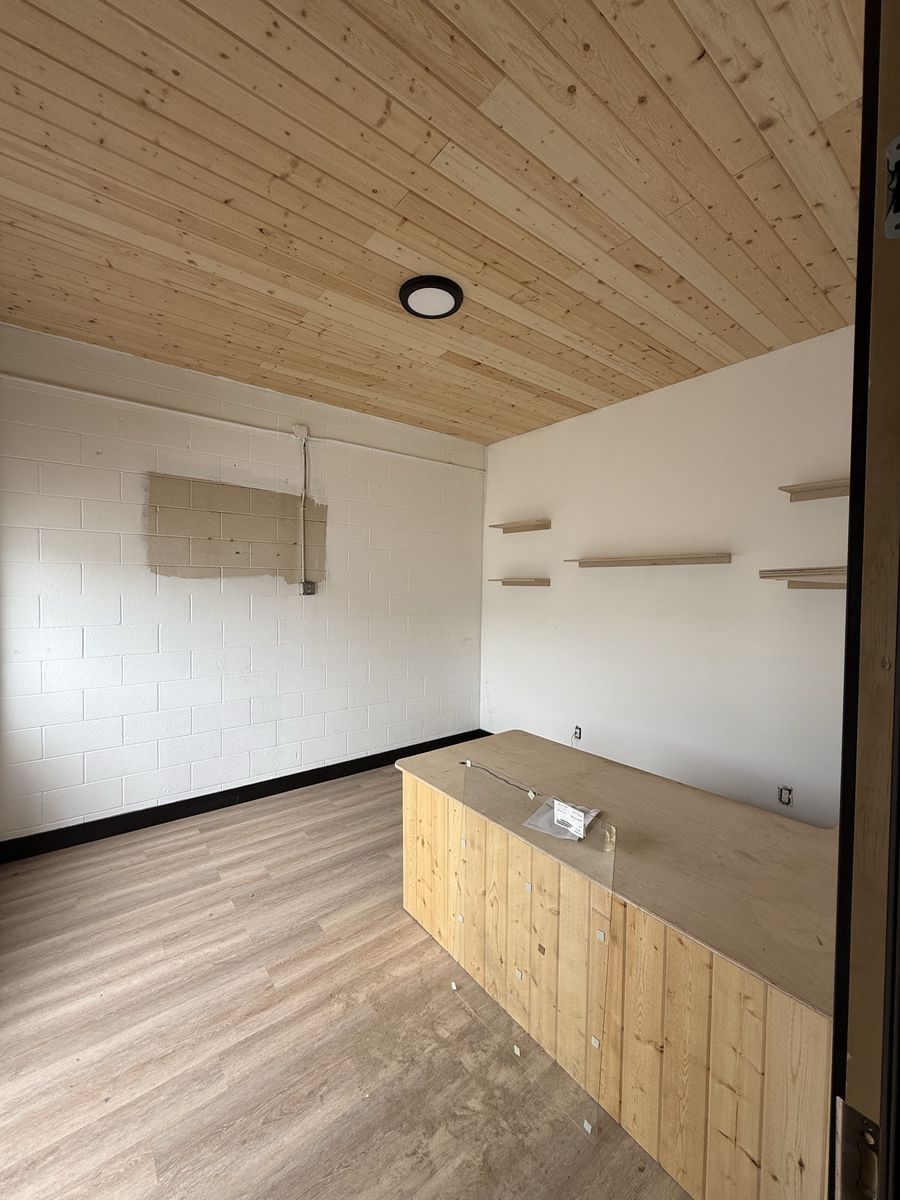 Main image 7