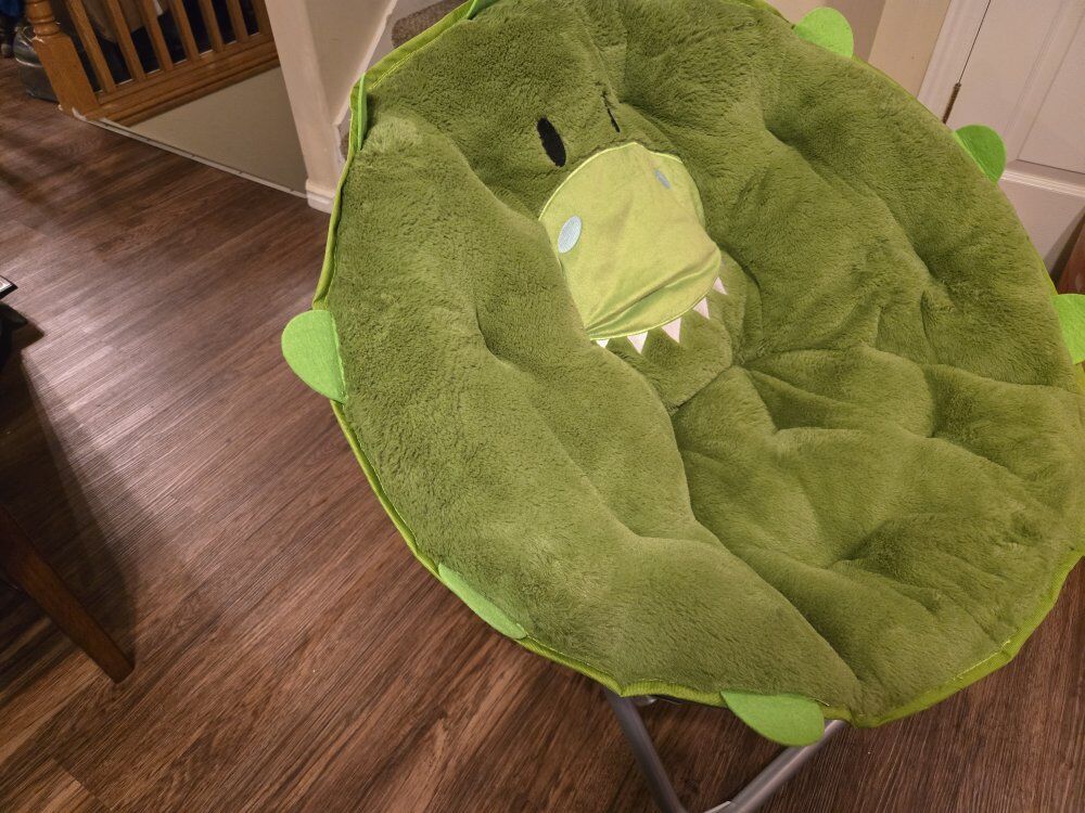 dragon folding saucer chair