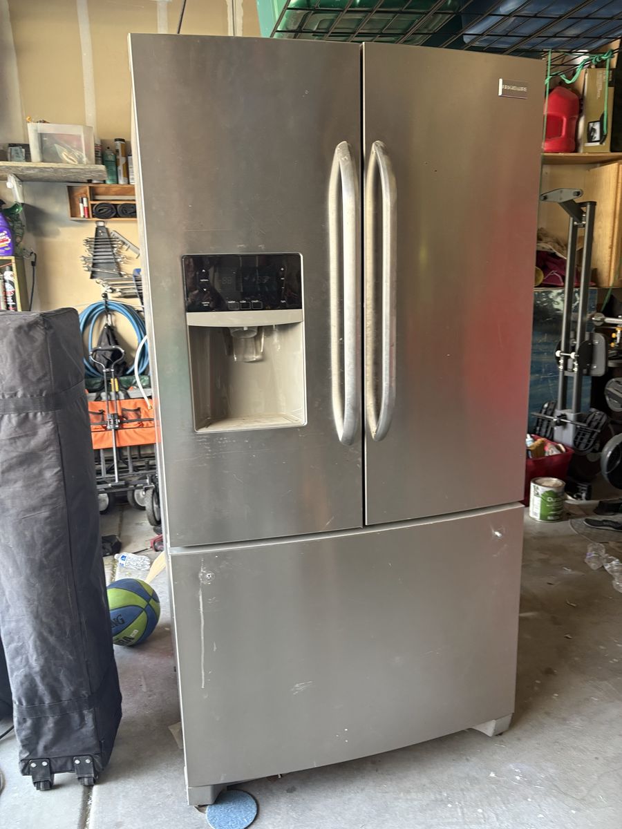 Fridge with drawer freezer