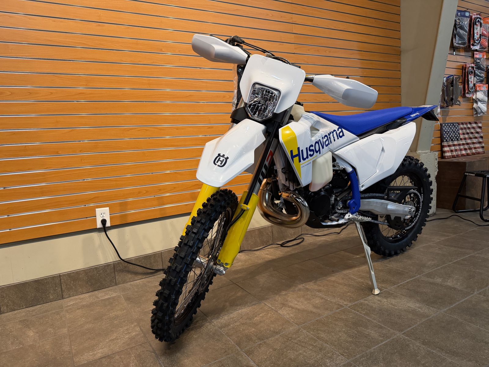 Main image 5