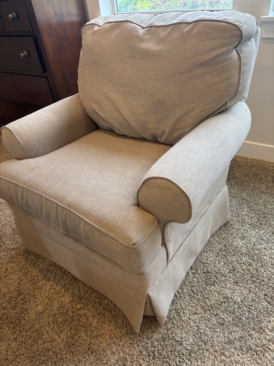 Cozy Beige Fabric Armchair - Comfortable & Stylish Seating for Any Room