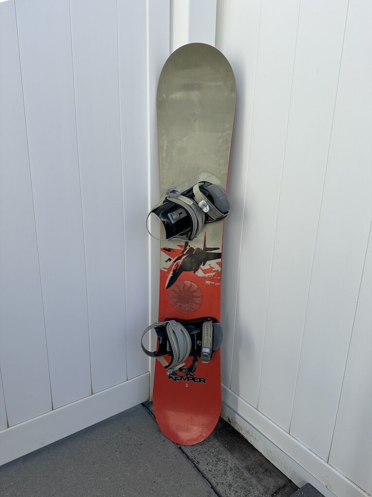 Nice Kemper Snowboard with binding