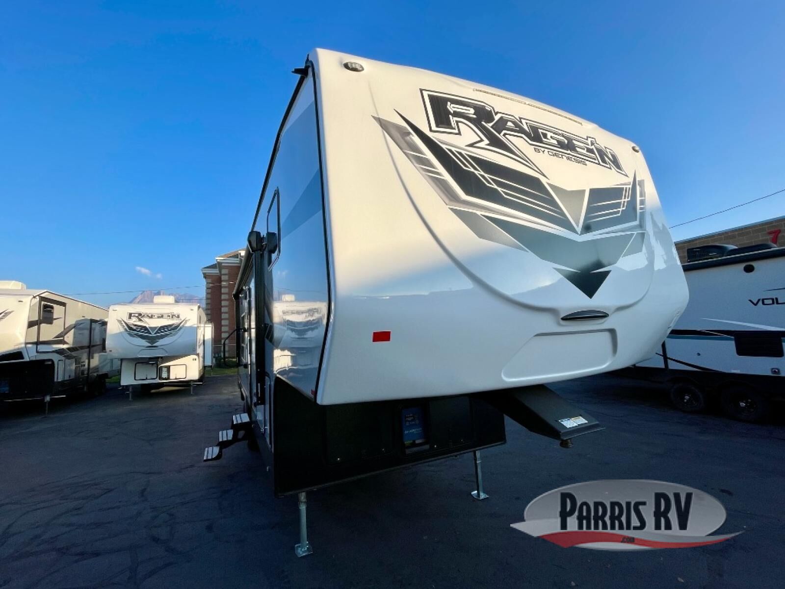 New 2026 Genesis Supreme Rage'n 2815RCR