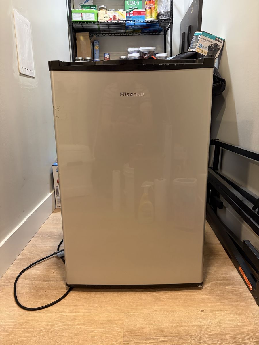Hisense mini fridge