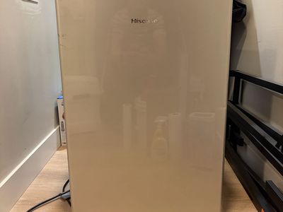 Hisense mini fridge