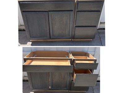 Nice Set Of Base Cabinets! Lots of storage space