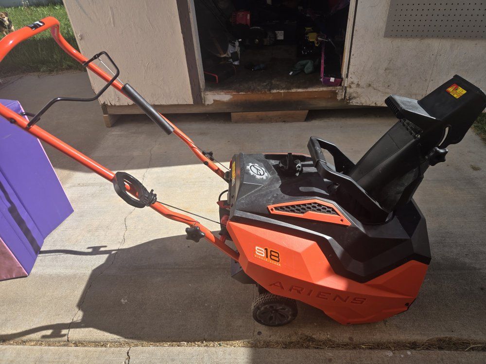 Nice Ariens S18 Snowblower