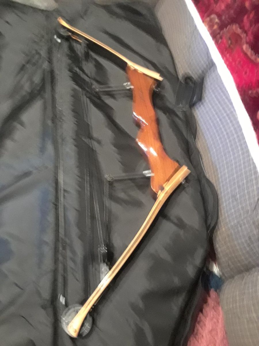 Vintage Compou onnd Bow Right-Handed Archery Hunting Bow with Wood Grip & Limbs will accept trade of good recurve bow about 
30