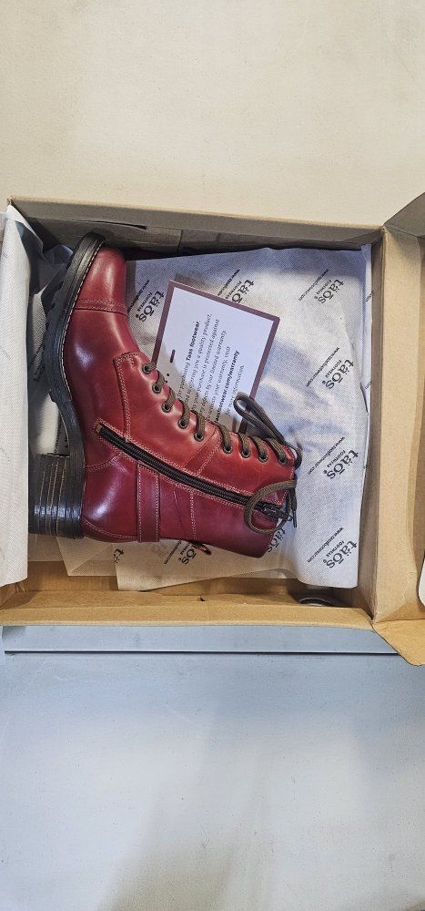 Taos Women's Crave Boot - Classic Red US 8 New in box