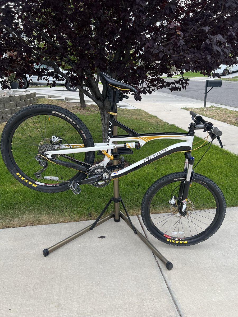 2012 Specialized Camber Comp 26" Full Suspension Mountain Bike - Size Large, Aluminum Frame