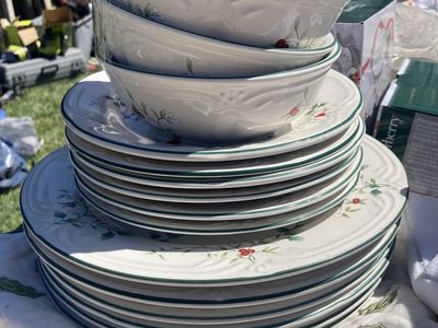 Pfaltzgraff Christmas Dishes Set - Holiday Holly Berry Design