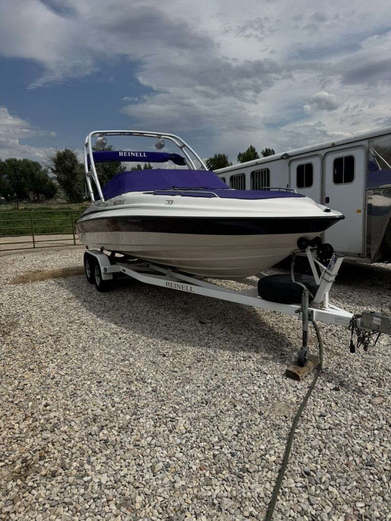 Reinell 240 Br Boat