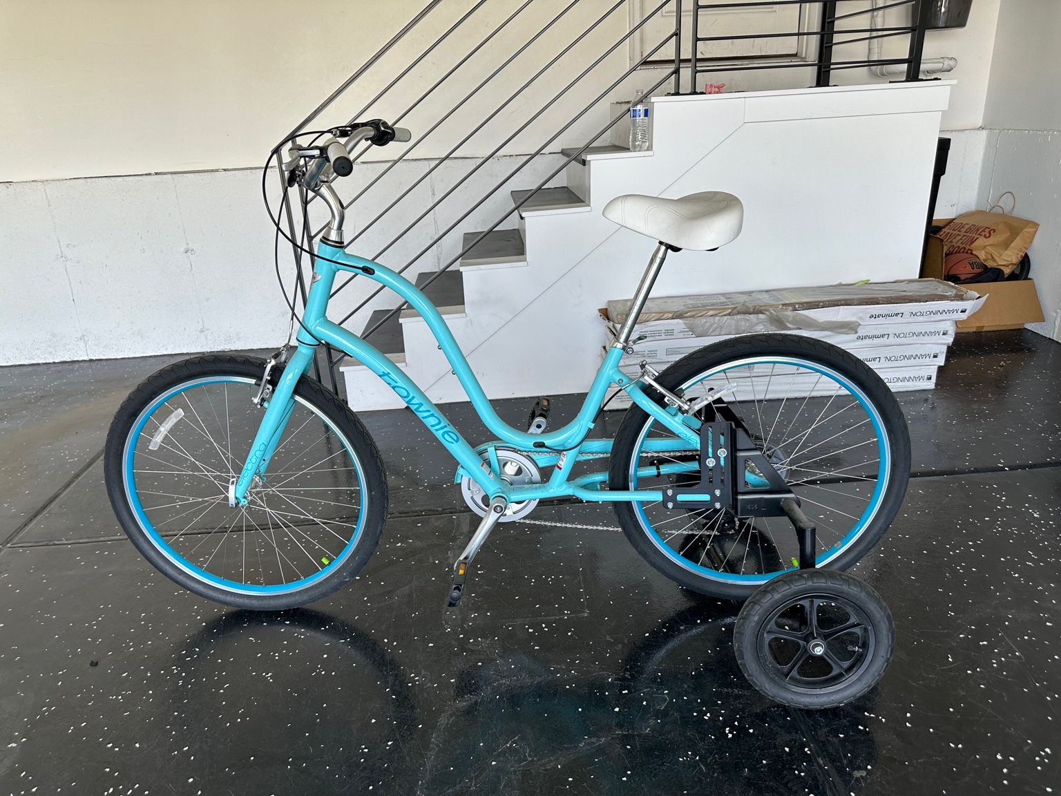 Electra Townie 7D Step-Through Cruiser – Adult Training Wheels – Aqua