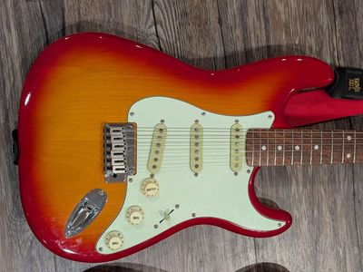 Fender Squier Standard Stratocaster SSS Alnico