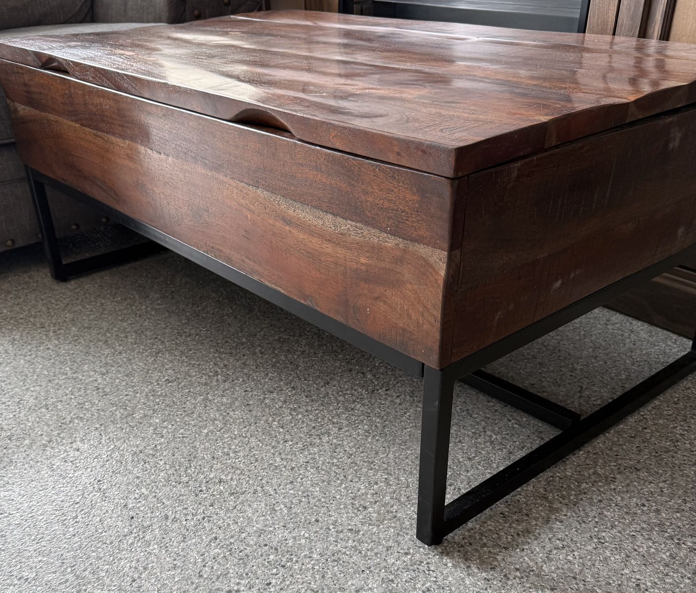 Lift-Top Coffee Table