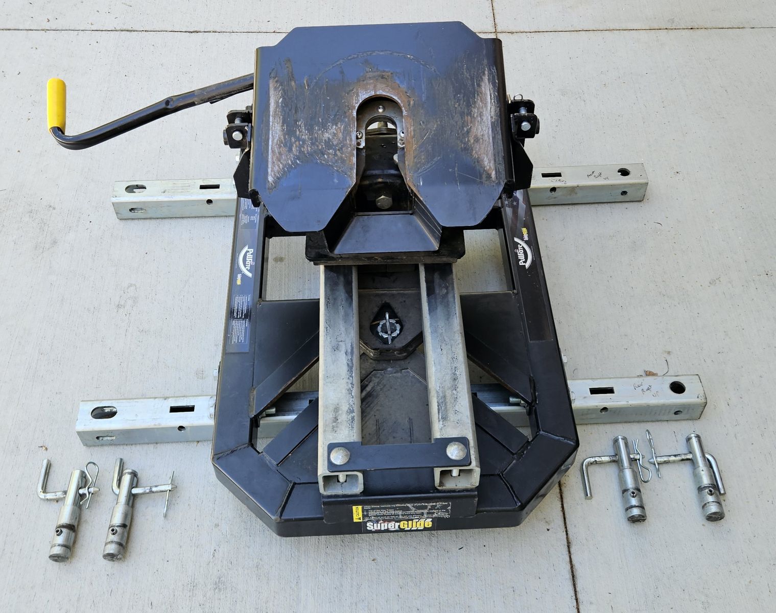 Fifth Wheel Hitch for Short (Standard) Bed Trucks with Auto Slide