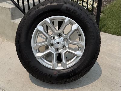 Chevy Silverado 1500 Tahoe Rims and tires 275/65R18 Goodyear