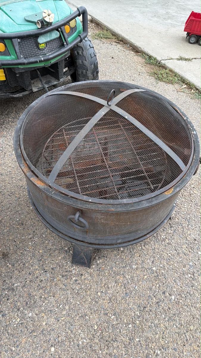 Round Metal Outdoor Fire Pit with Mesh Screen Cover
