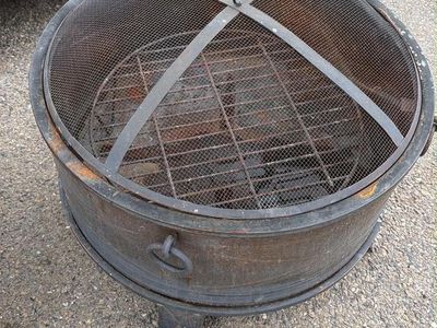 Round Metal Outdoor Fire Pit with Mesh Screen Cover