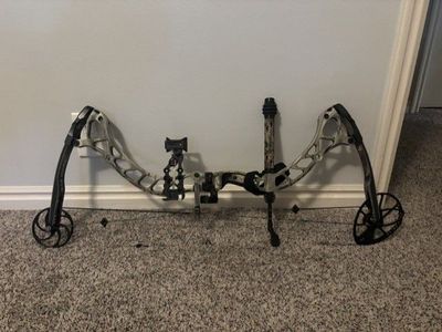 Bowtech Diamond Deadeye Compound Bow + Accessories