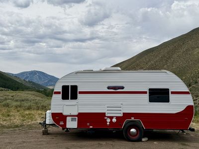 2016 Riverside RV Retro Trailer Camper