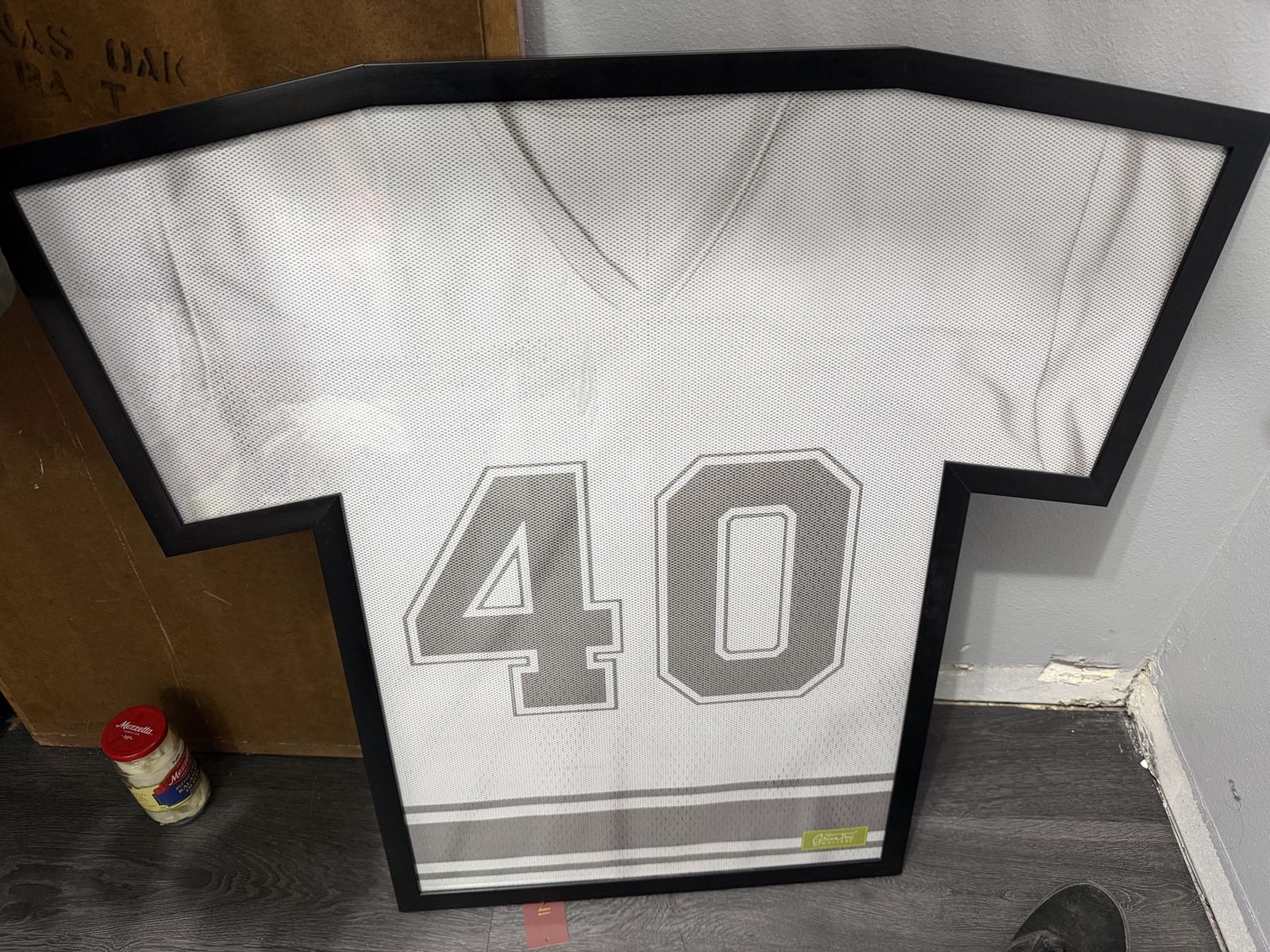Jersey display frame 