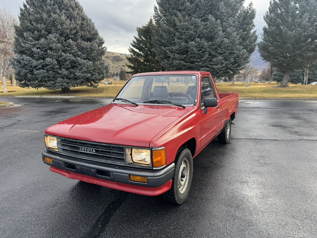 1987 TOYOTA PICKUP Base