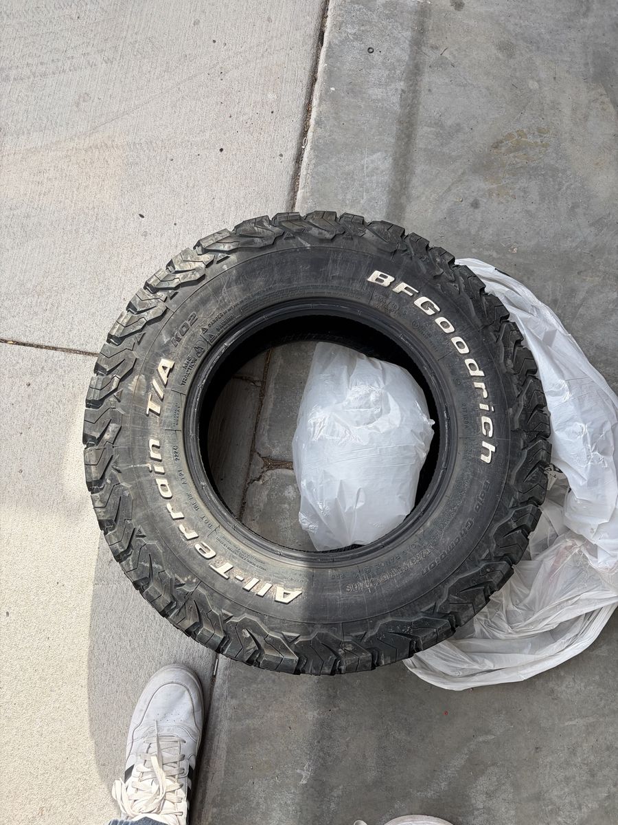BFG Ko2  LT235/75 R15