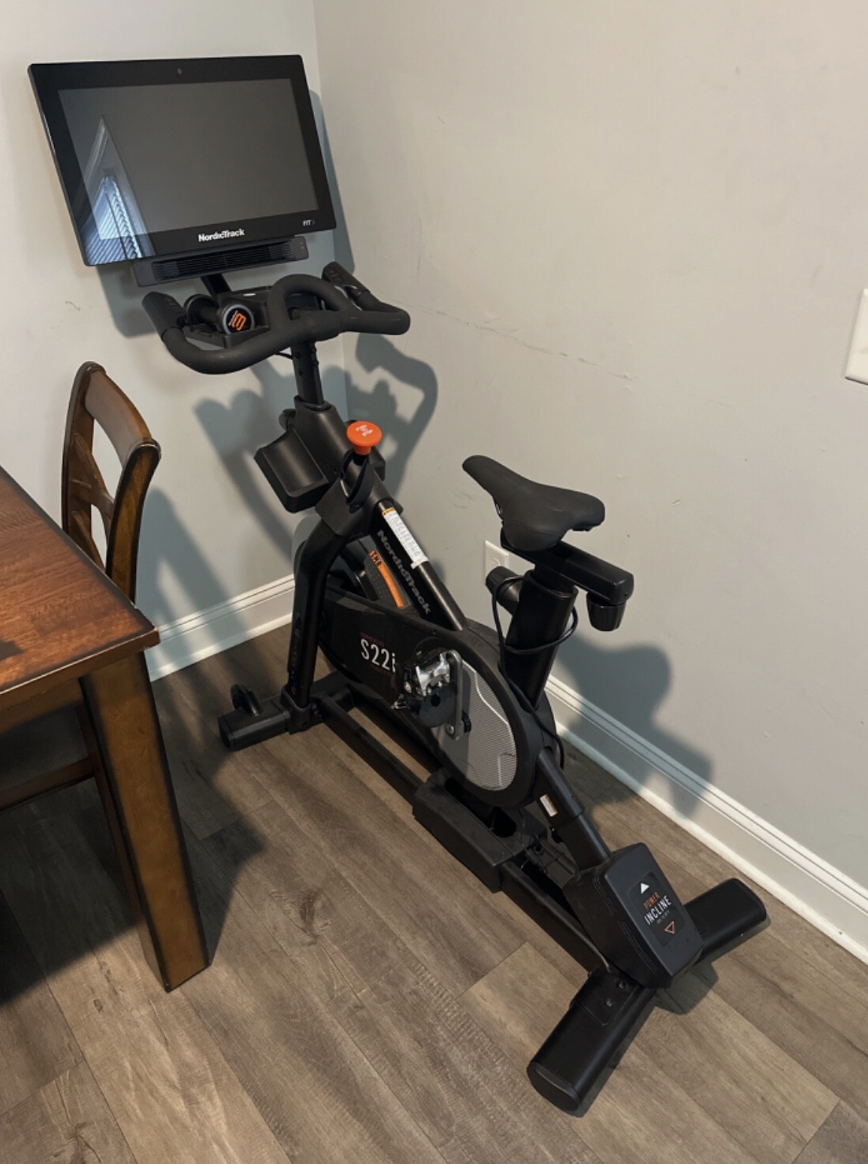 NordicTrack Commercial Series S22i Studio Cycle