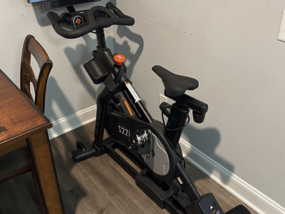 NordicTrack Commercial Series S22i Studio Cycle