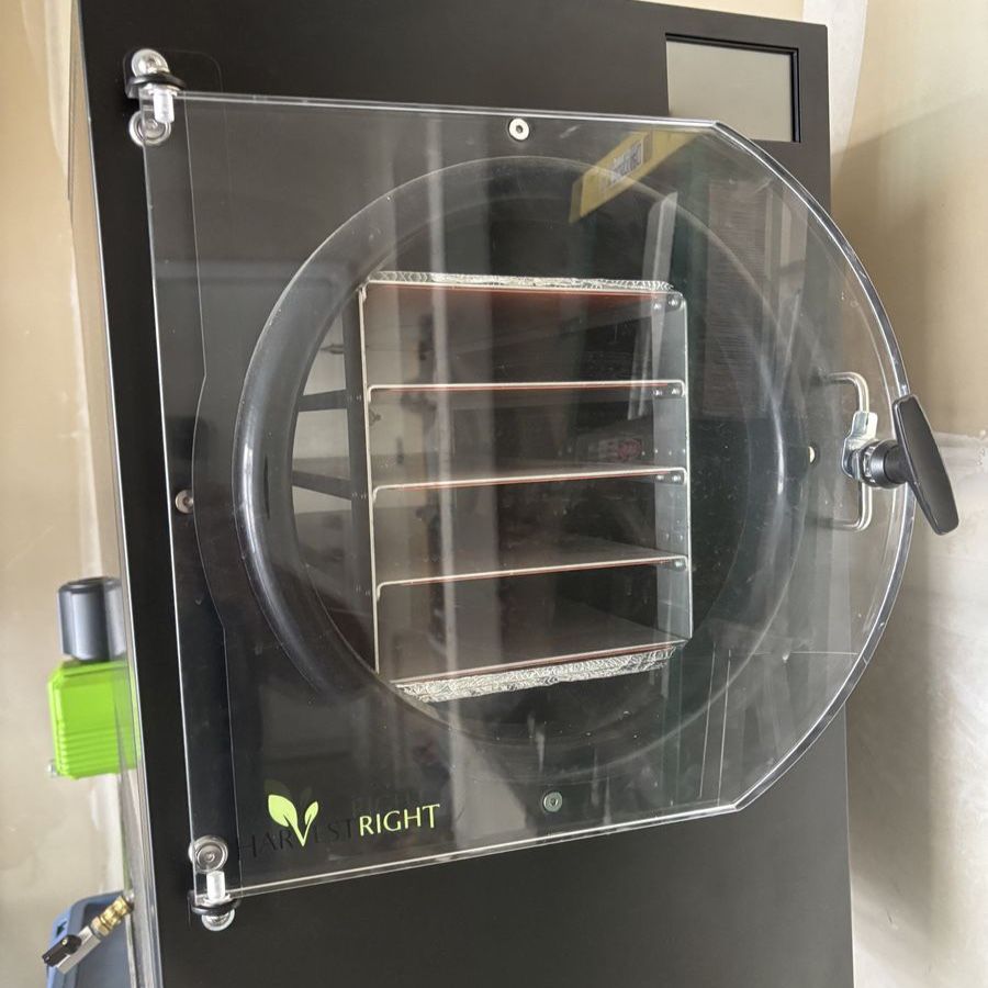 Harvest Right Medium Freeze Dryer with Premier Pump, Impulse Sealer, and Accessories