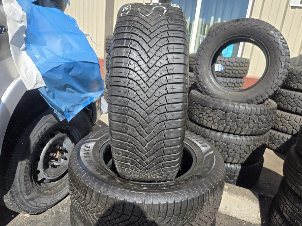 SET 235/65R17 GOODYEAR ASSURANCE WEATHER READY 2