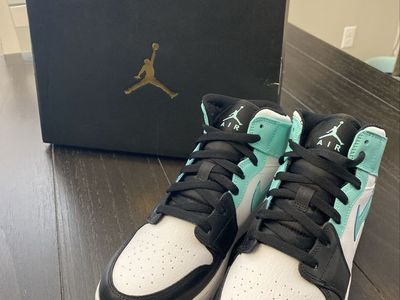 Nike Air Jordan 1 Mid 'Tropical Twist' sneakers in white, black, and turquoise - Boys 7Y New