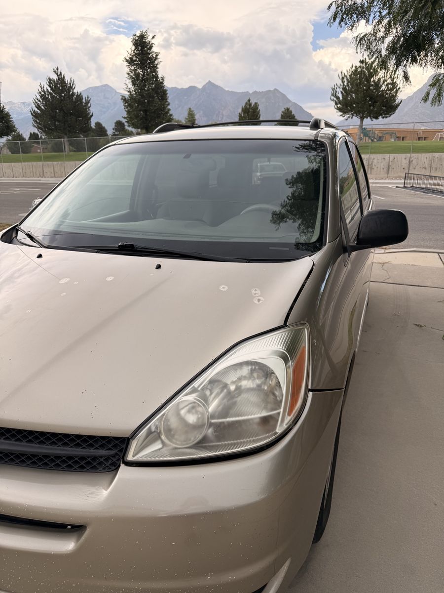 2005 Toyota Sienna LE 8 Passenger
