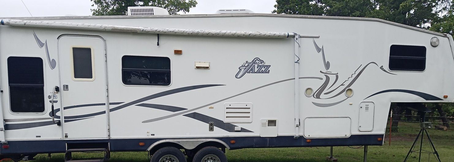 2005 JAZZ BY JAYCO 5TH WHEEL