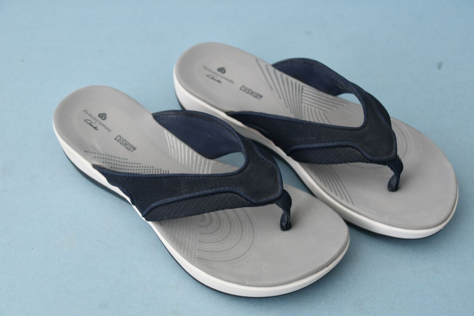 NWOB WOMEN'S CLARKS CLOUD STEPPERS SANDALS ~ SIZE 8 ~ BLUE ~ HEELL HEIGHT 1.75" ~ NICE!