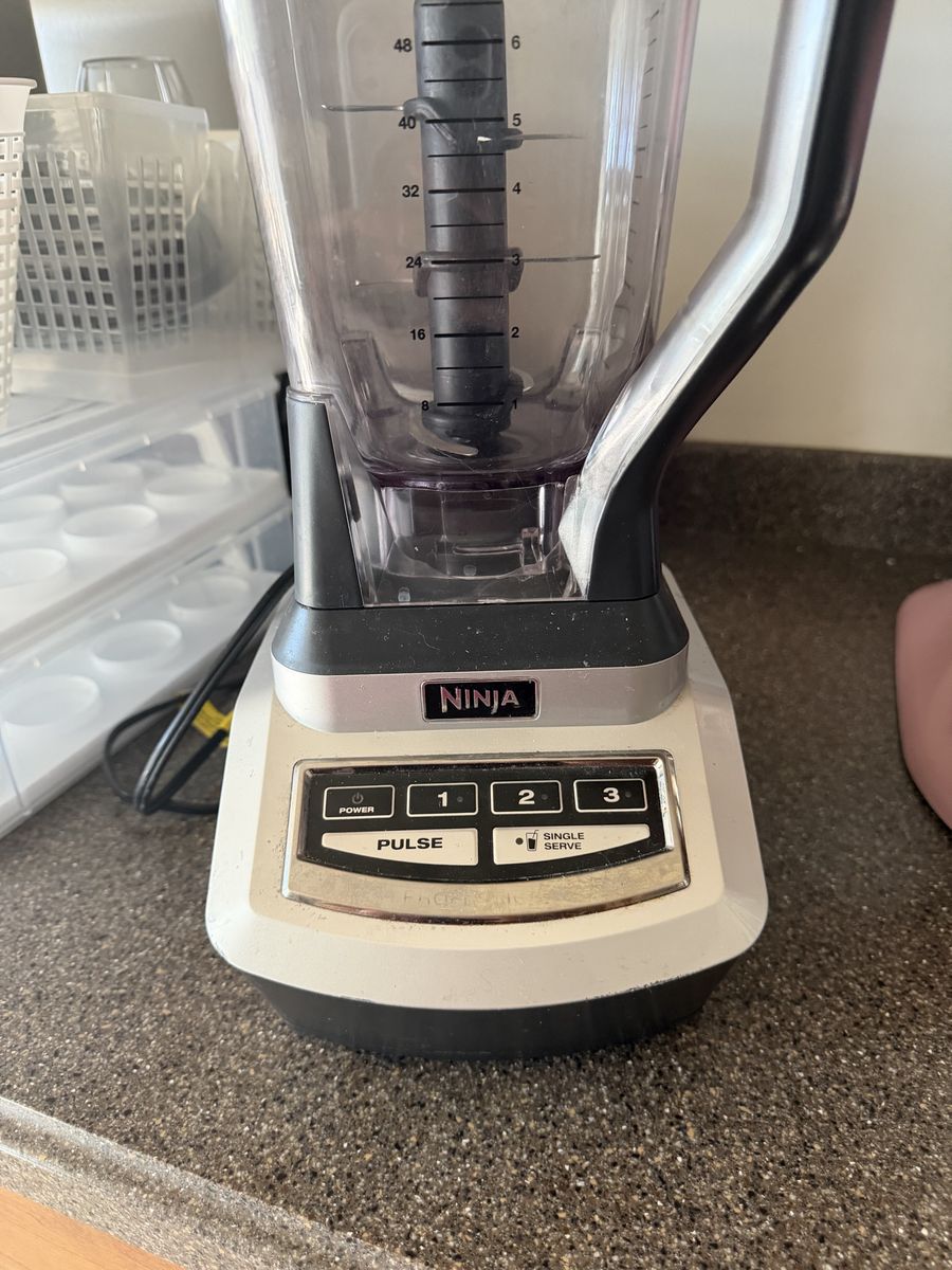 Ninja Professional 72oz Blender 1000W – Powerful & Fast!