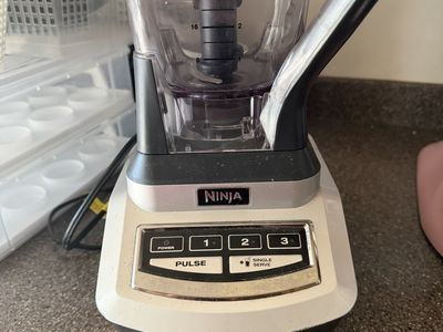 Ninja Professional 72oz Blender 1000W – Powerful & Fast!