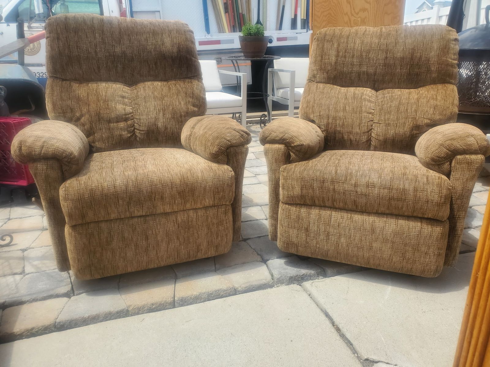 2 lazy boy recliners $70