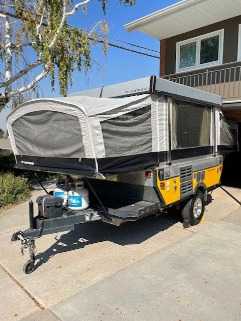 2006 Fleetwood E1 pop up camper trailer