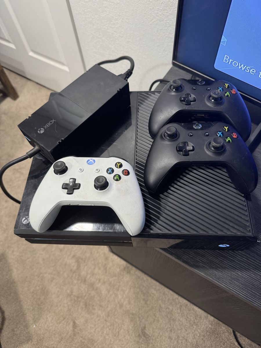 Xbox One Console Bundle - 3 Controllers, Power Supply & 3 Games Included