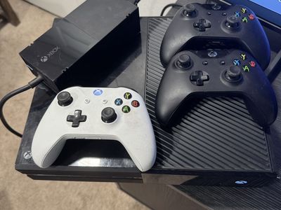 Xbox One Console Bundle - 3 Controllers, Power Supply & 3 Games Included