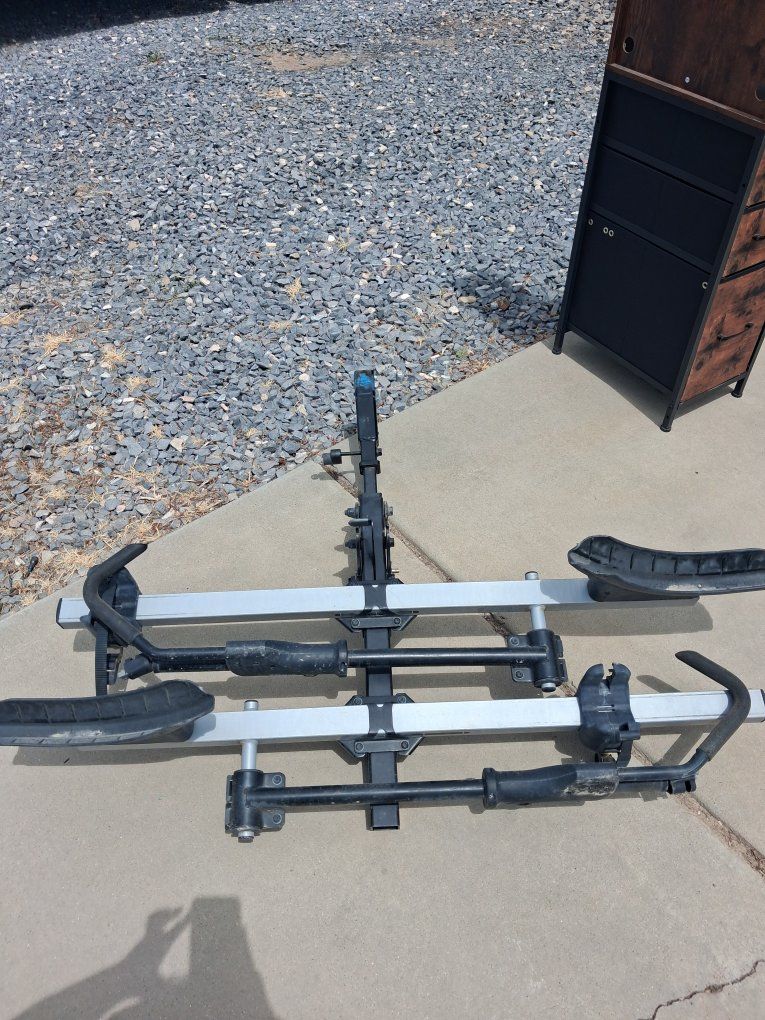 Thule T2 Classic 2-Bike Hitch Rack - Platform Style, Fits 2" Receiver, Excellent Condition