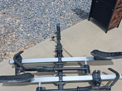 Thule T2 Classic 2-Bike Hitch Rack - Platform Style, Fits 2" Receiver, Excellent Condition