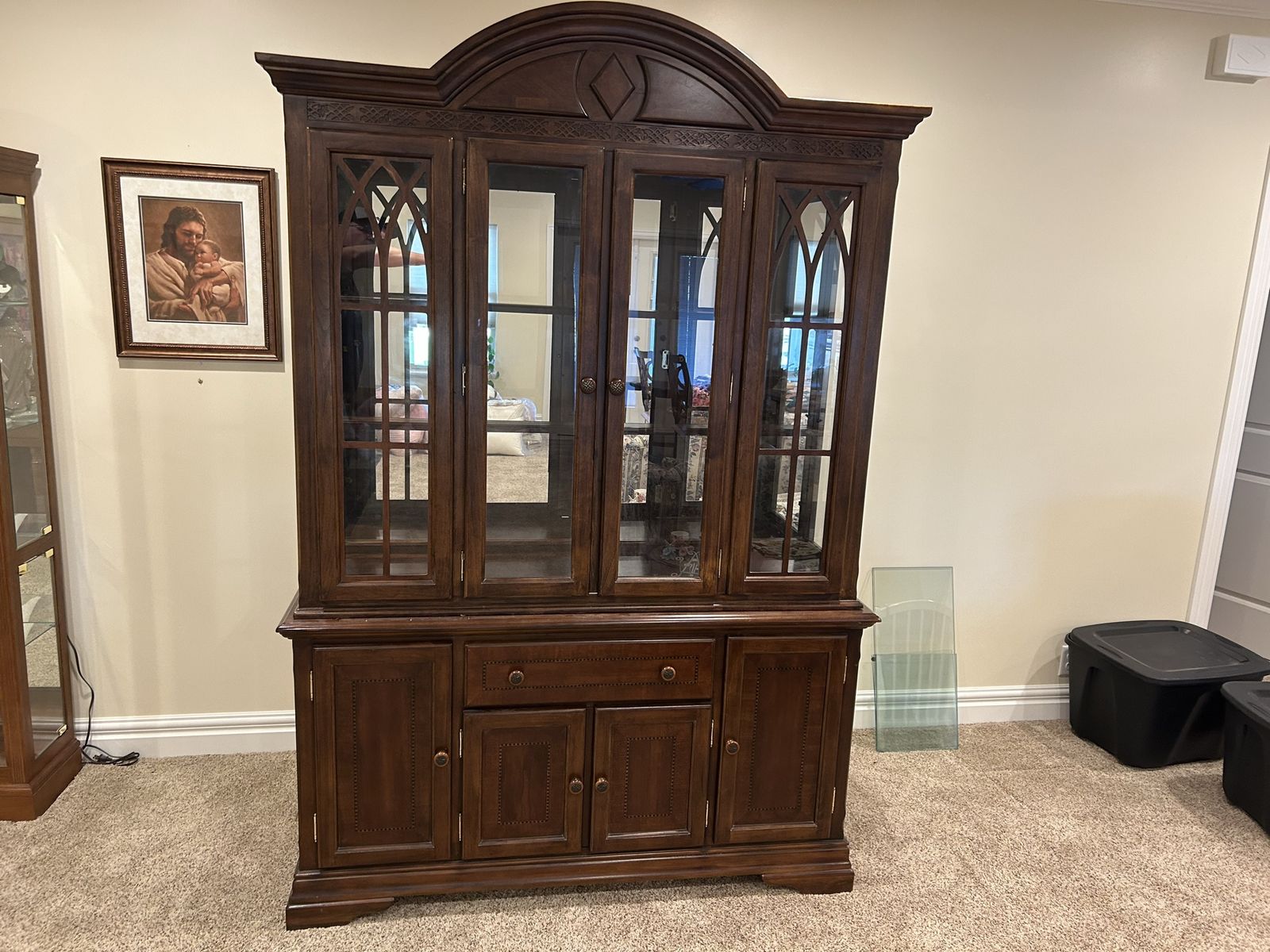 Display cabinet/China Hutch