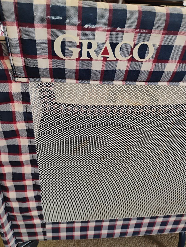 Graco Pack 'n Play 726D5 Series Plaid Portable Bassinet/Playard